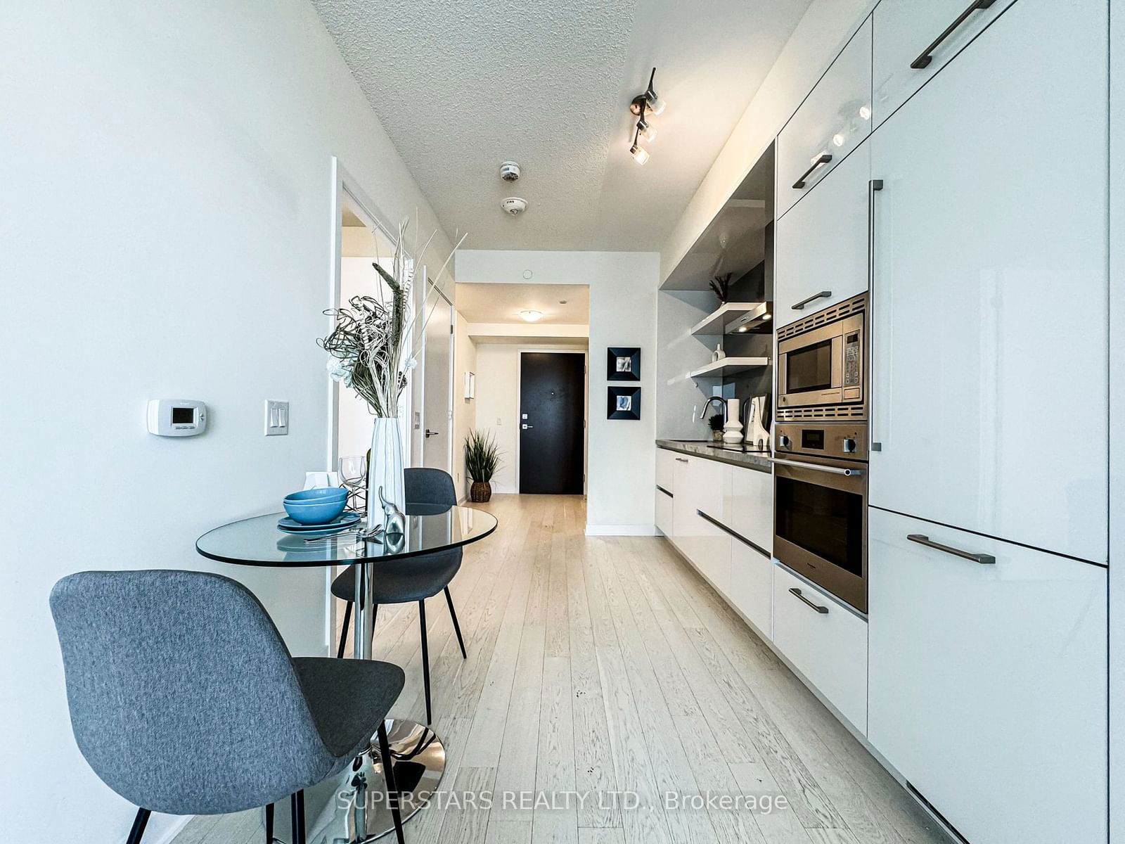 2221 Yonge St, unit 4510 for sale - image #4