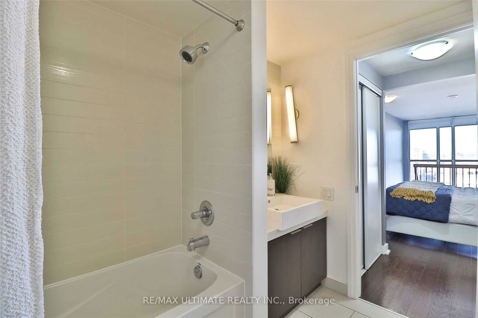 5 Hanna Ave, unit 612 for sale - image #20