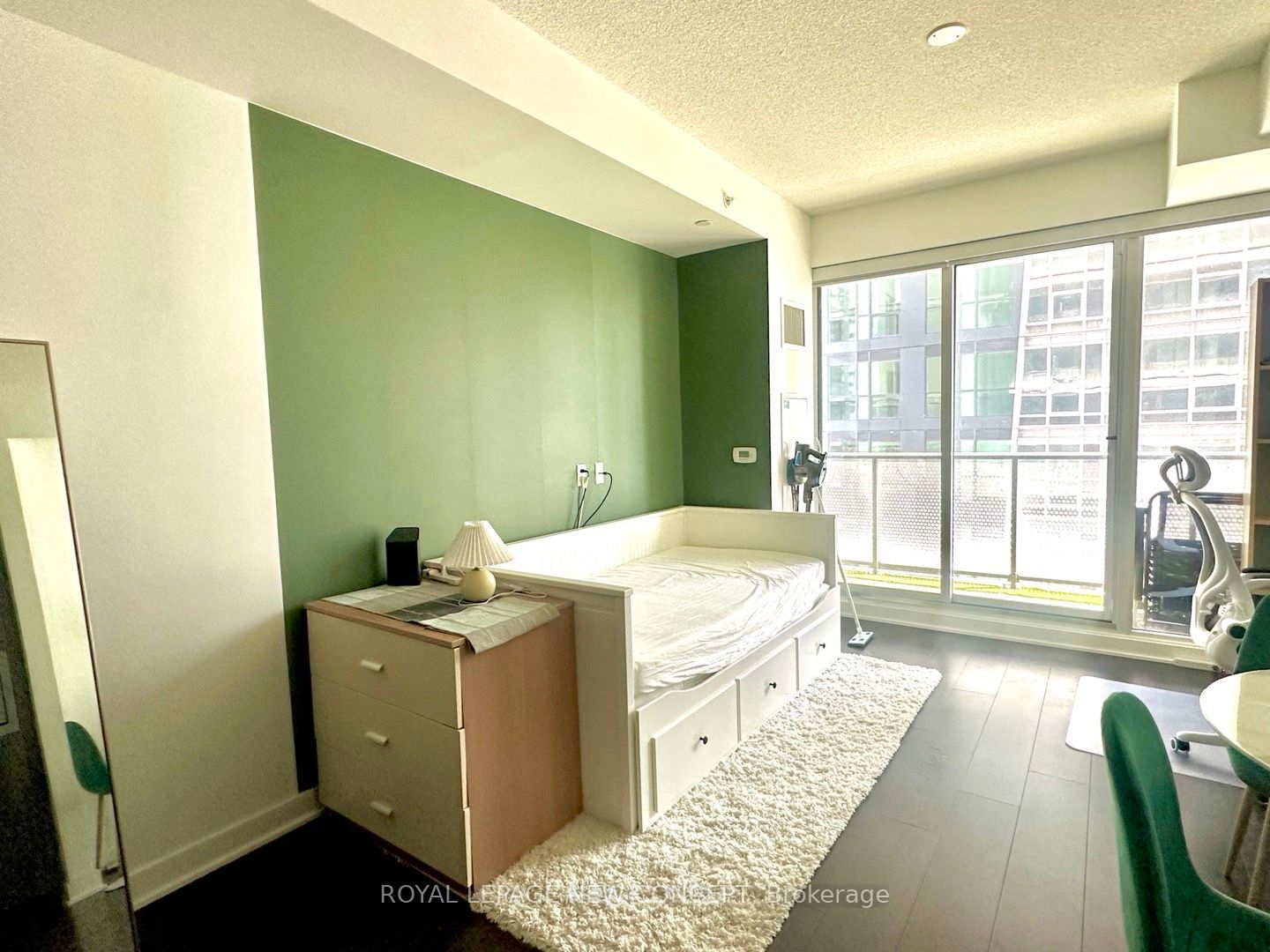 125 Blue Jays Way, unit 2810 for rent - image #3