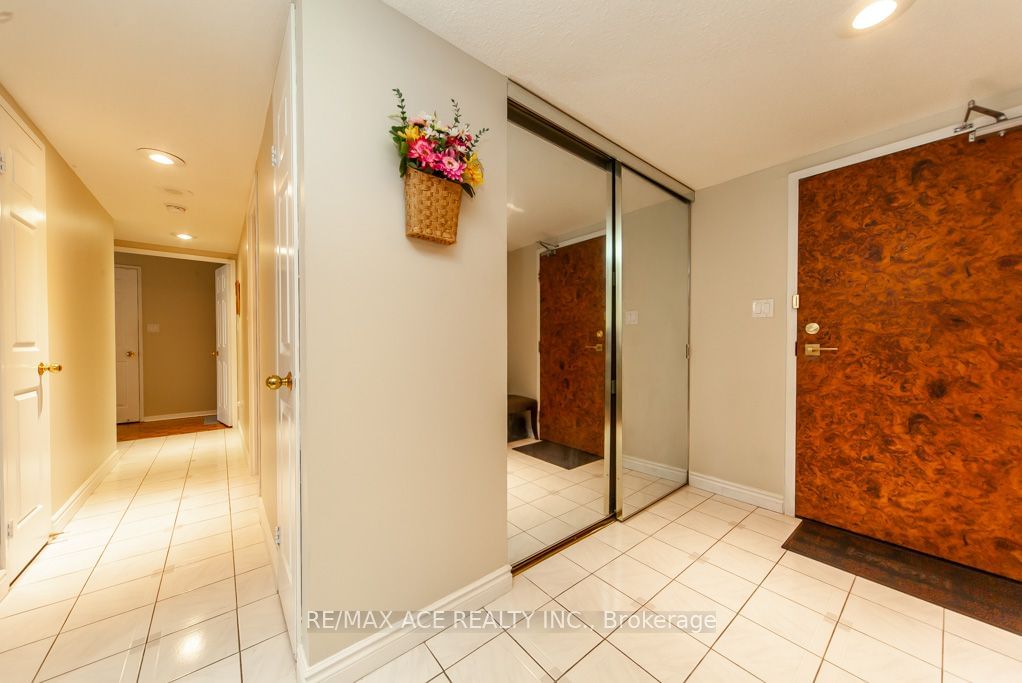 10 Kenneth Ave, unit 1801 for sale - image #10