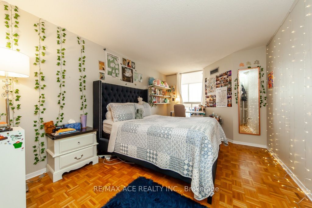 10 Kenneth Ave, unit 1801 for sale - image #17