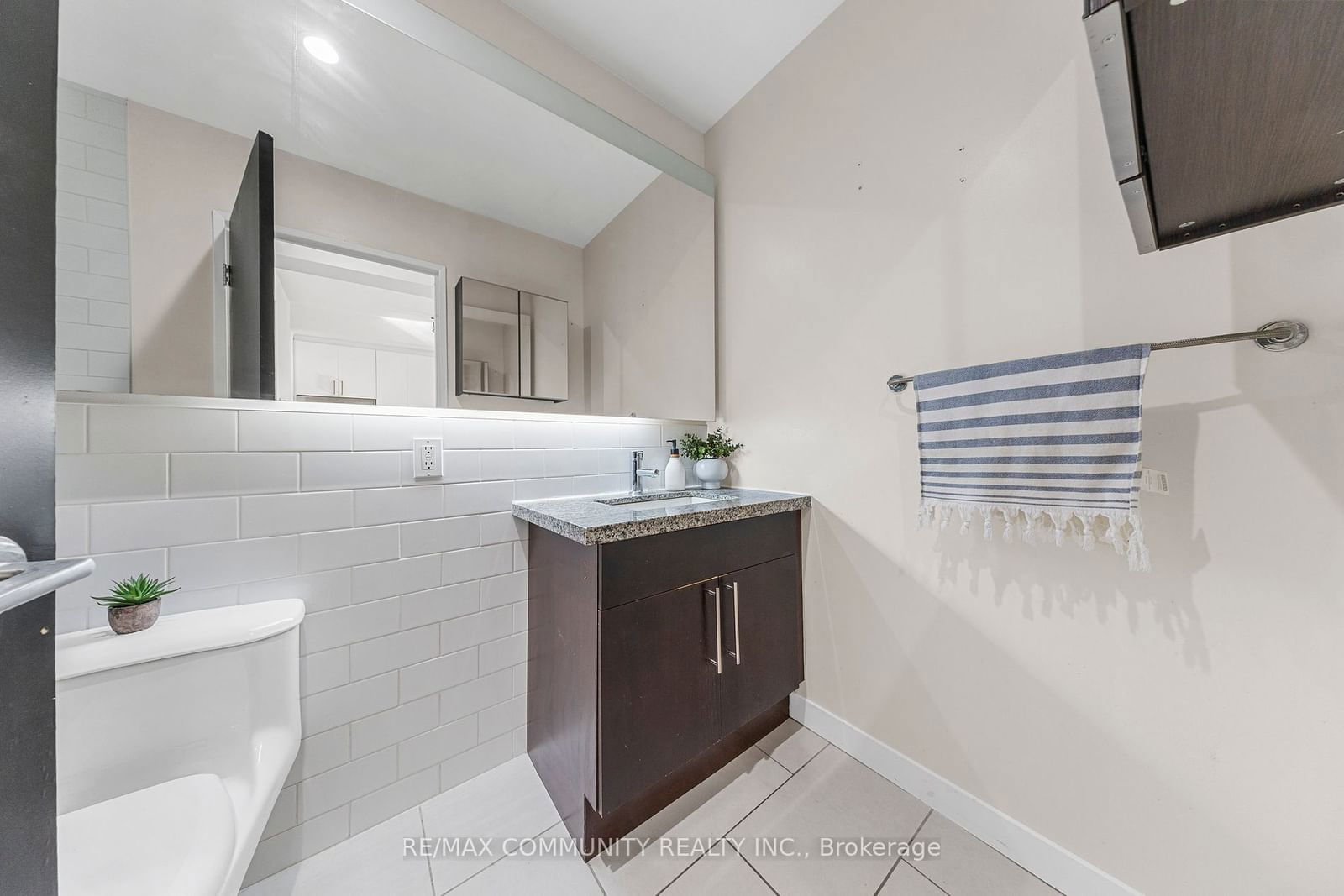 1 Shaw St, unit 424 for sale - image #10