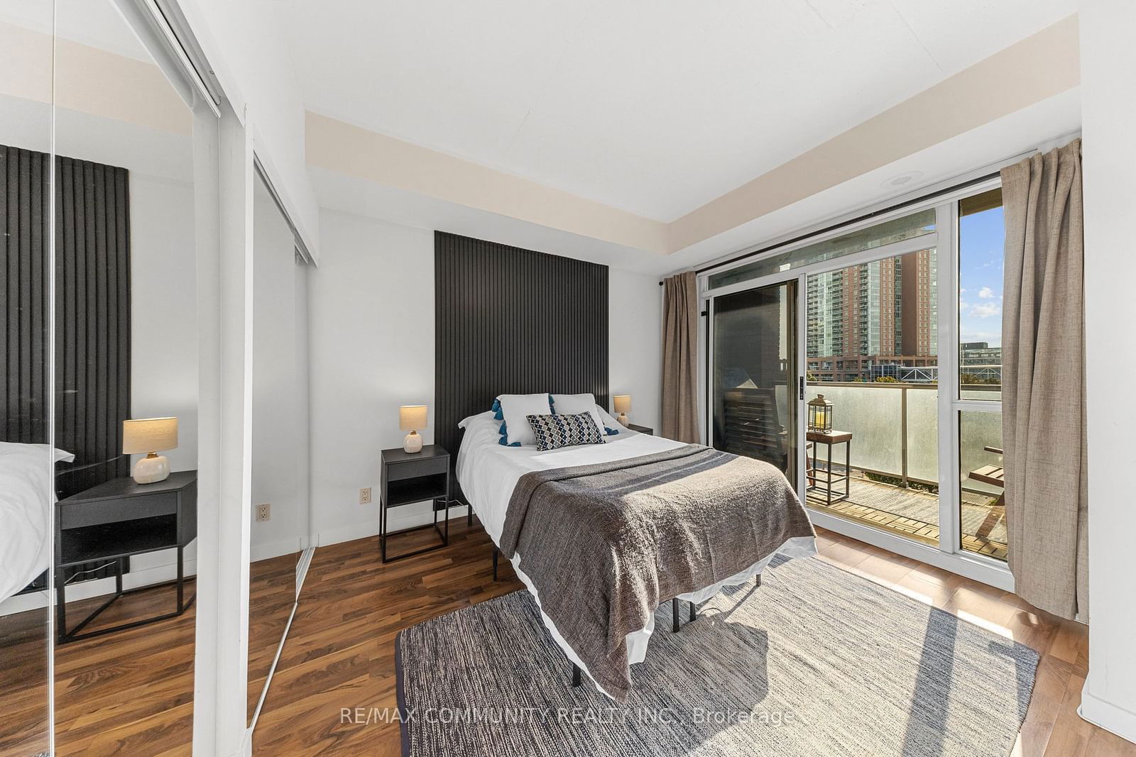 1 Shaw St, unit 424 for sale - image #6