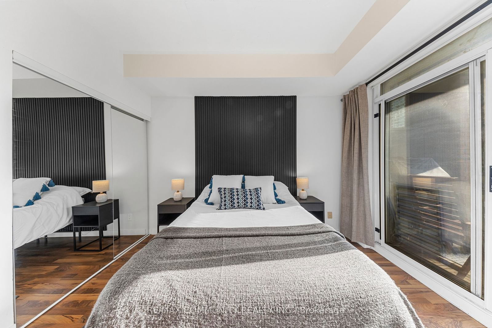 1 Shaw St, unit 424 for sale - image #7