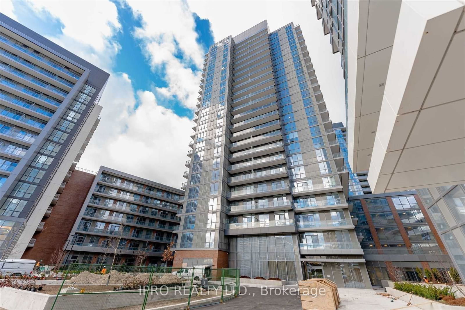 38 Forest Manor Rd, unit 611 for rent - image #1