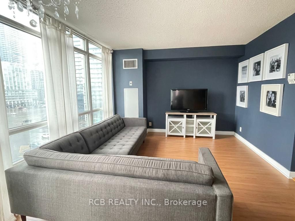 397 Front St W, unit 806 for rent