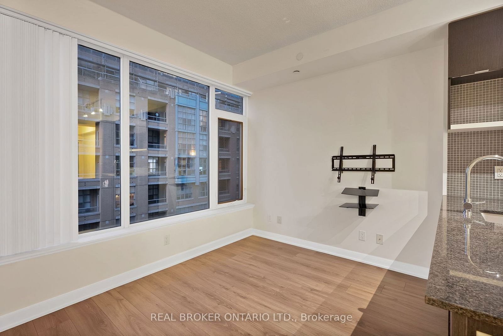 435 Richmond St W, unit 913 for rent - image #14