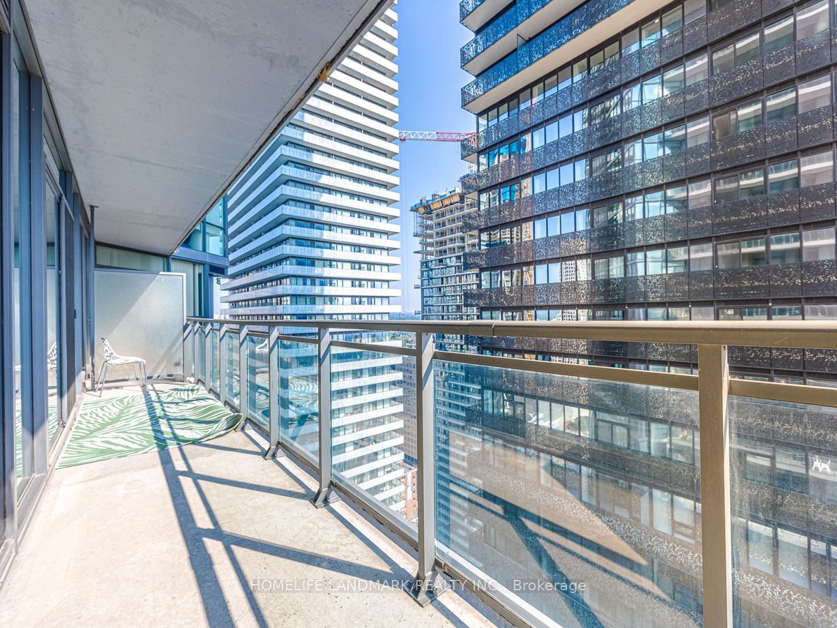 45 Charles St E, unit 3811 for sale - image #3