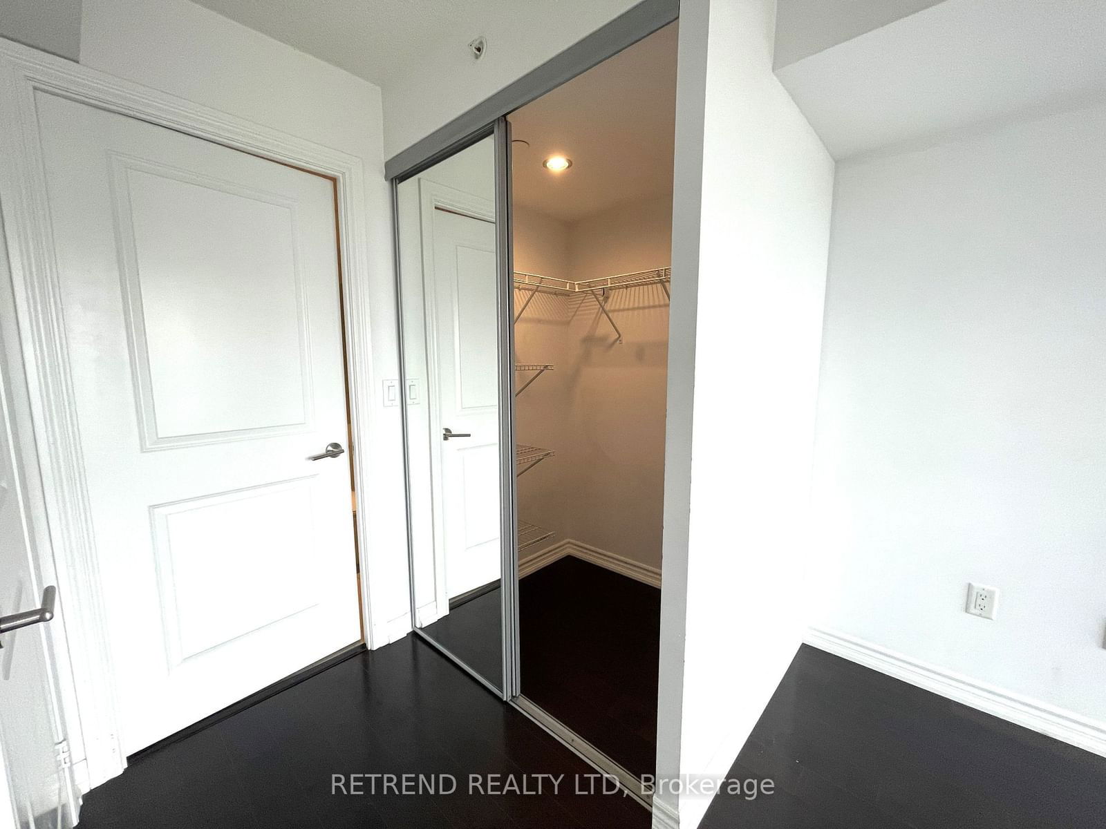 386 Yonge St, unit 2505 for rent