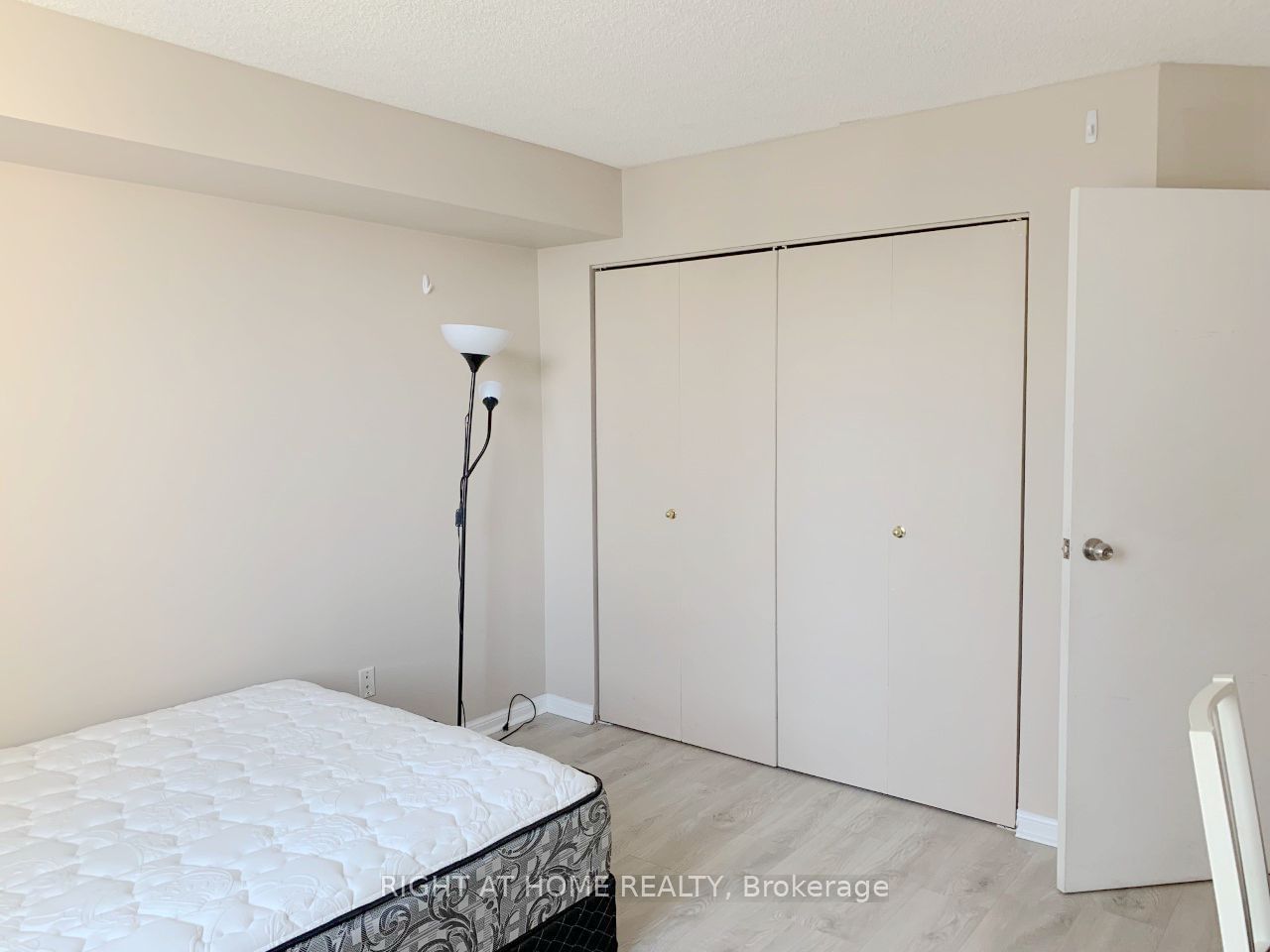 25 Grenville St, unit 1804 for rent