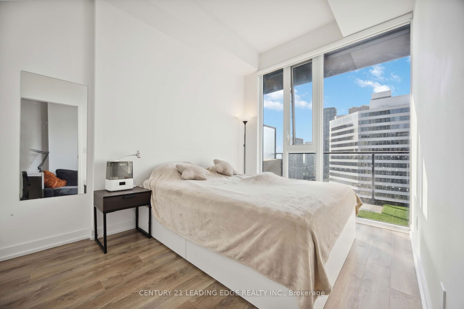 20 Edward St, unit 2705 for sale