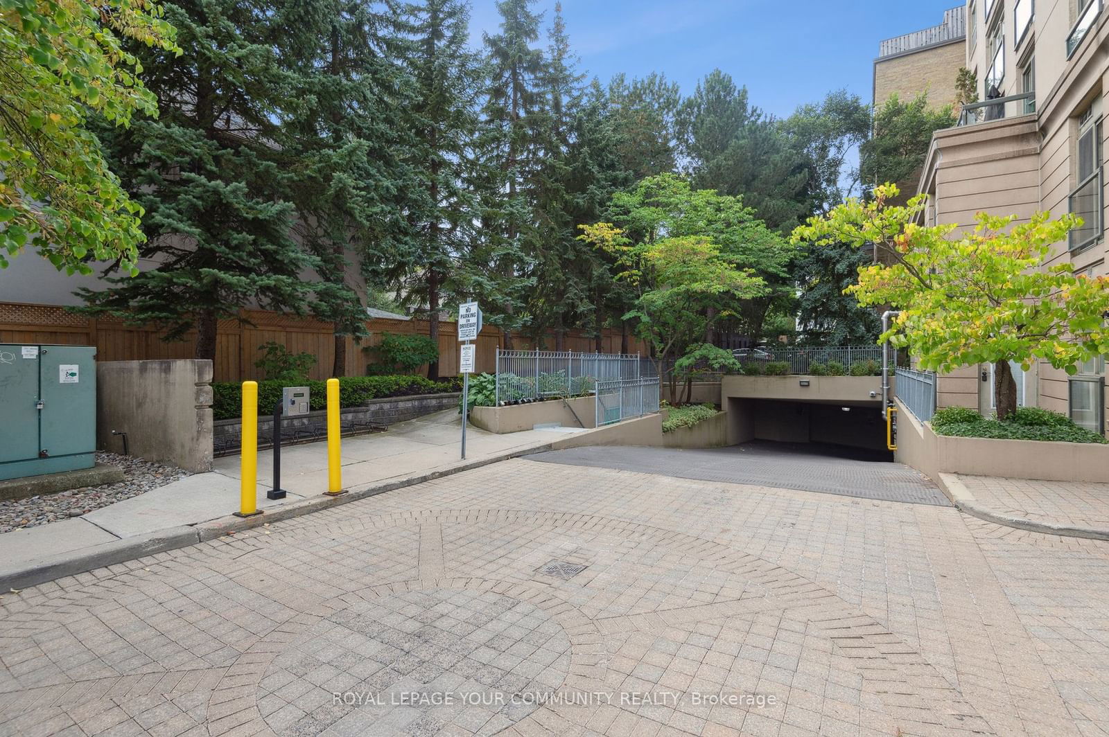 800 Spadina Rd, unit 101 for sale