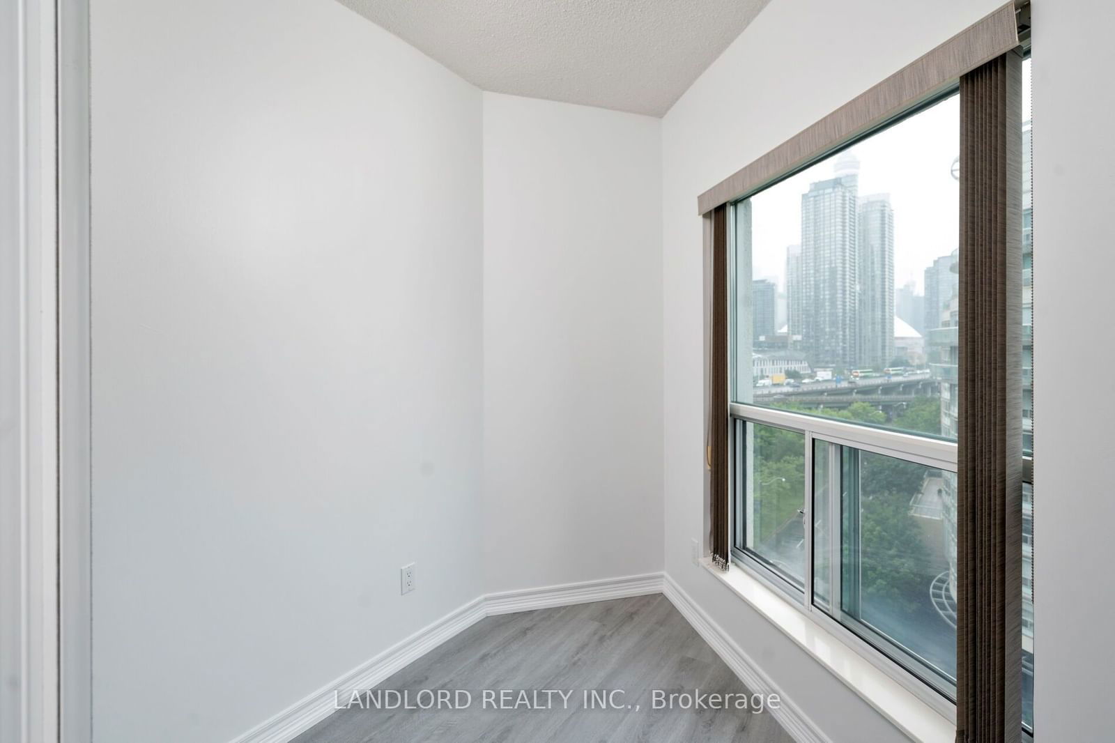 600 Queens Quay W, unit 1005 for sale