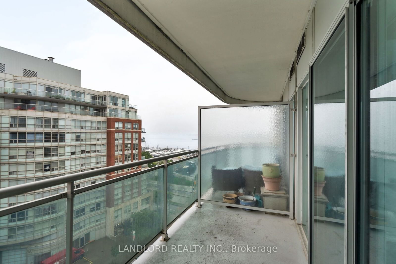 600 Queens Quay W, unit 1005 for sale