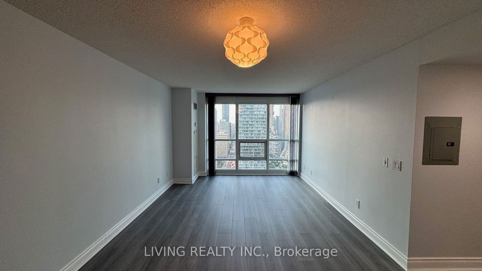 763 Bay St, unit 3813 for rent - image #2