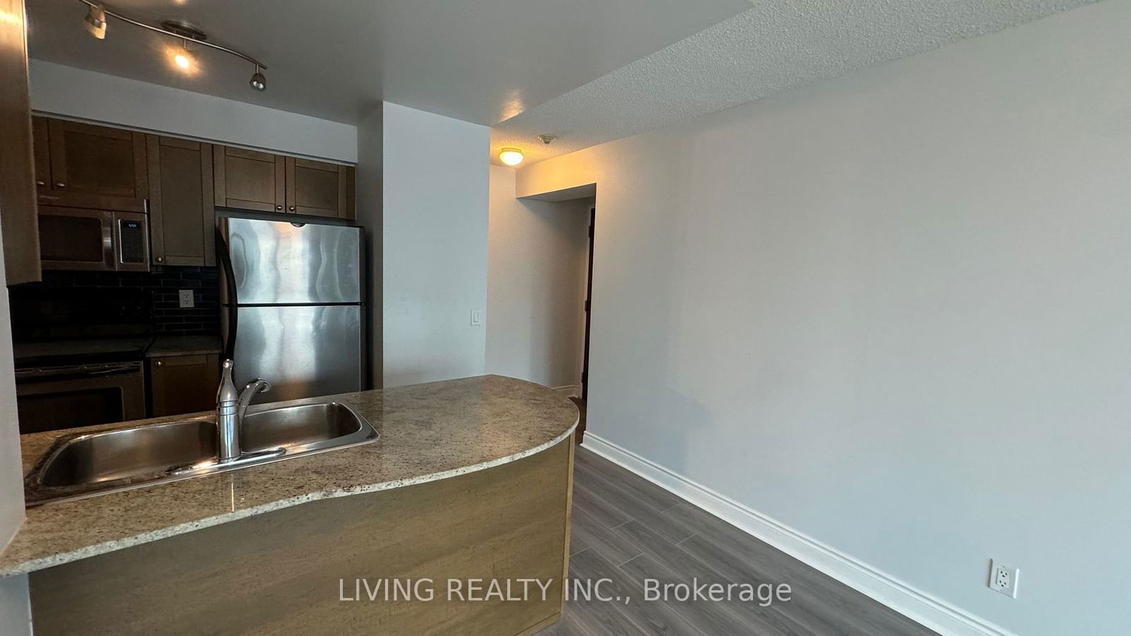 763 Bay St, unit 3813 for rent