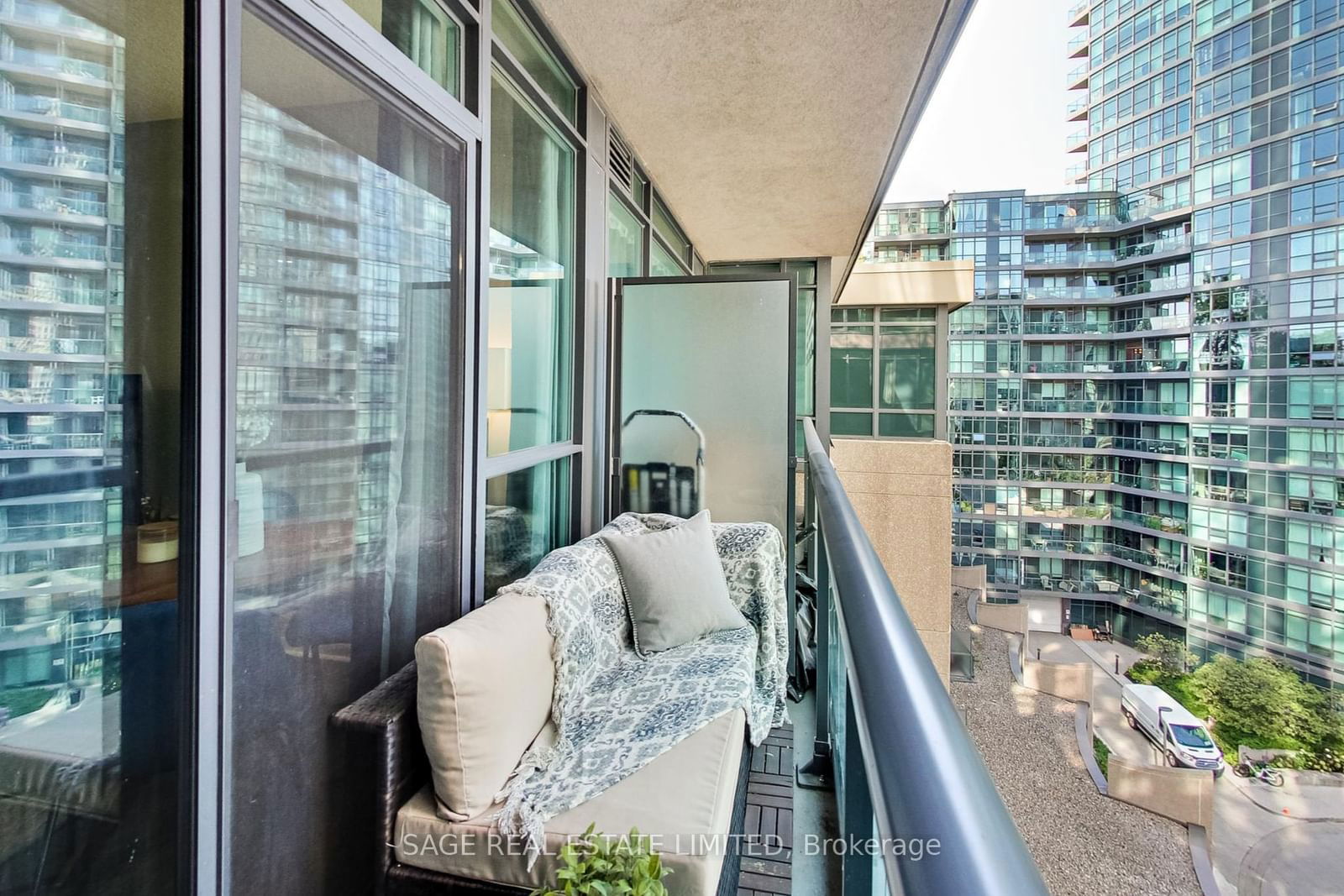 219 Fort York Blvd, unit 720 for sale - image #11