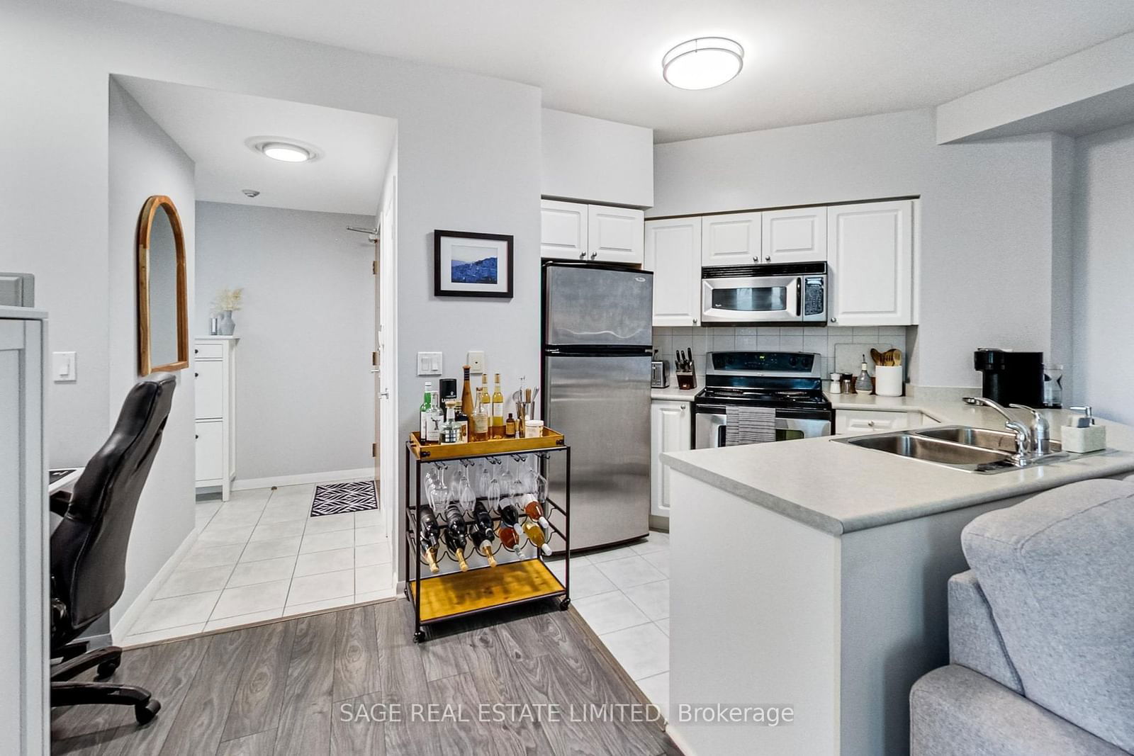 219 Fort York Blvd, unit 720 for sale - image #2