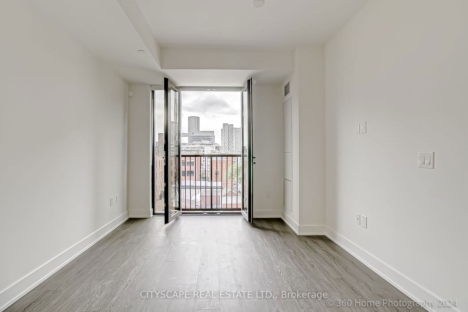 123 Portland St S, unit 610 for sale