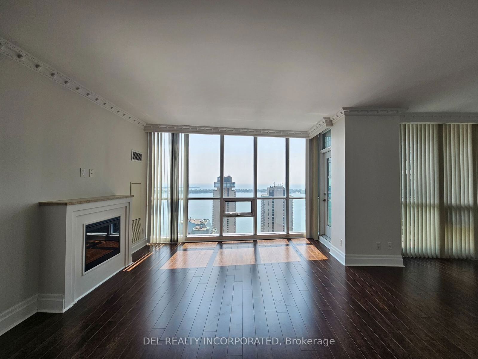 16 Harbour St, unit 3810 for rent