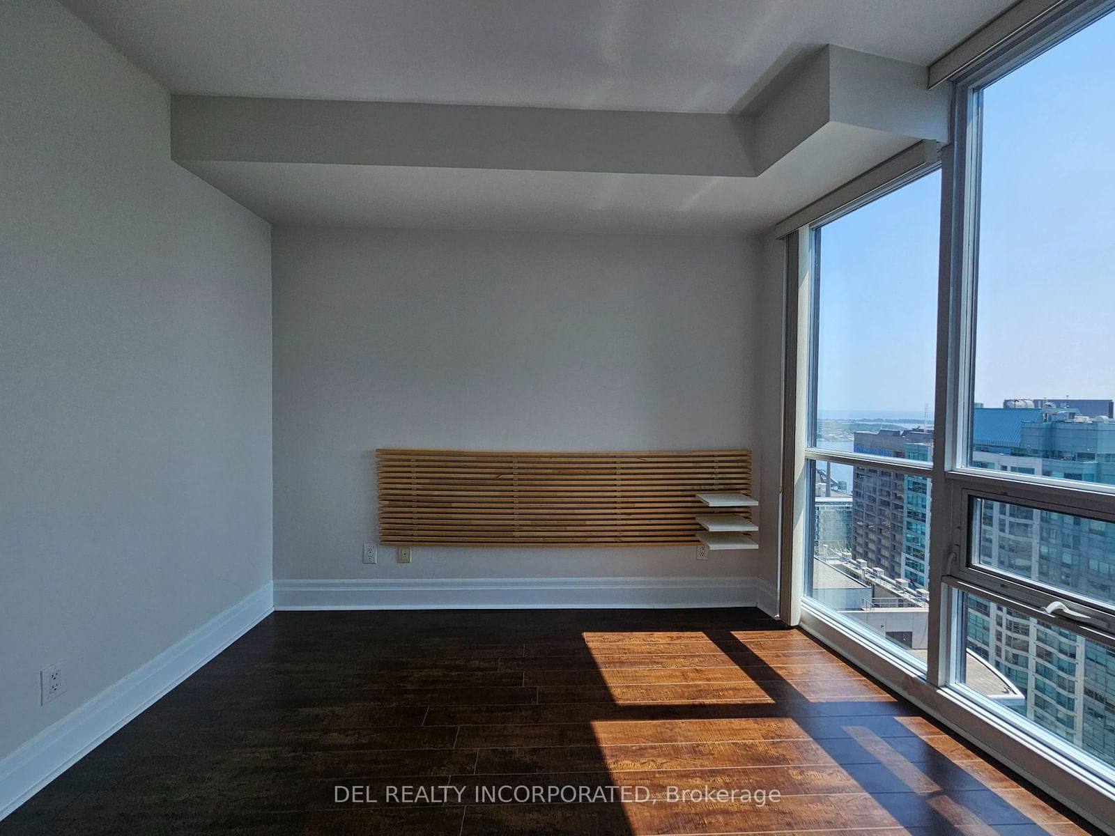 16 Harbour St, unit 3810 for rent