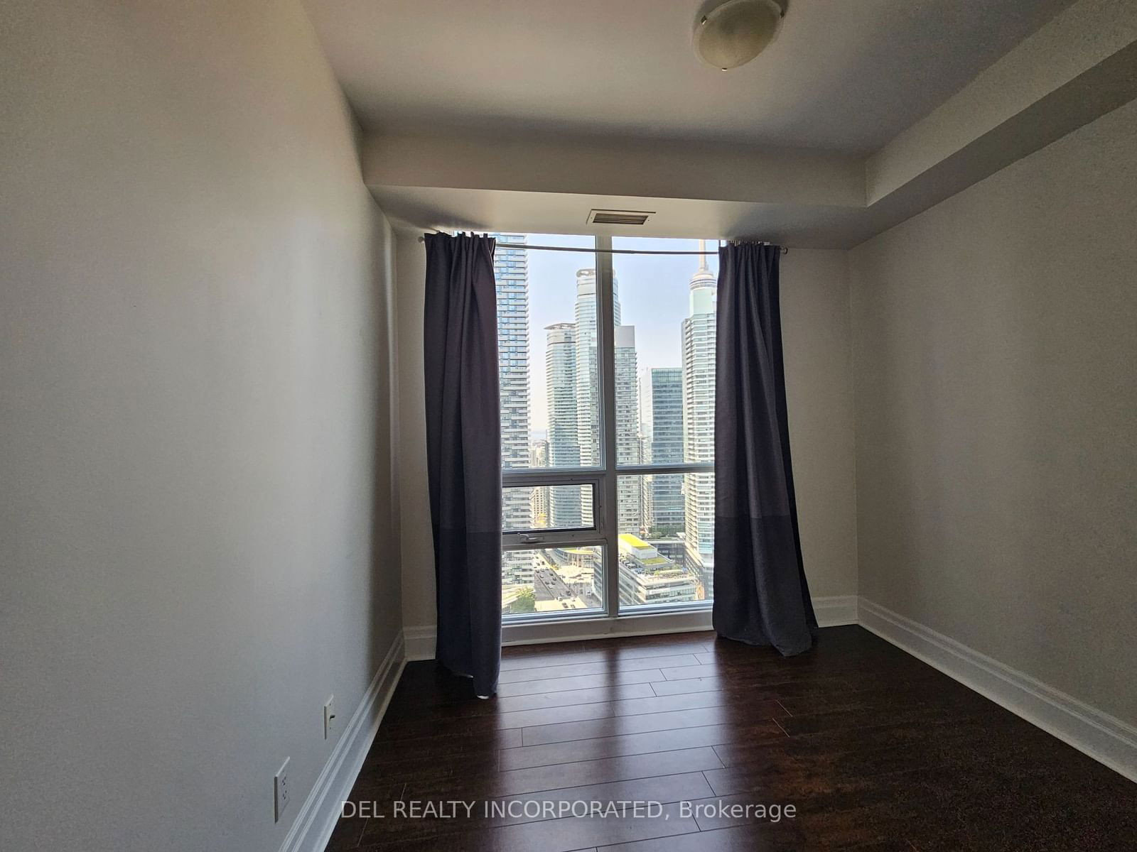 16 Harbour St, unit 3810 for rent