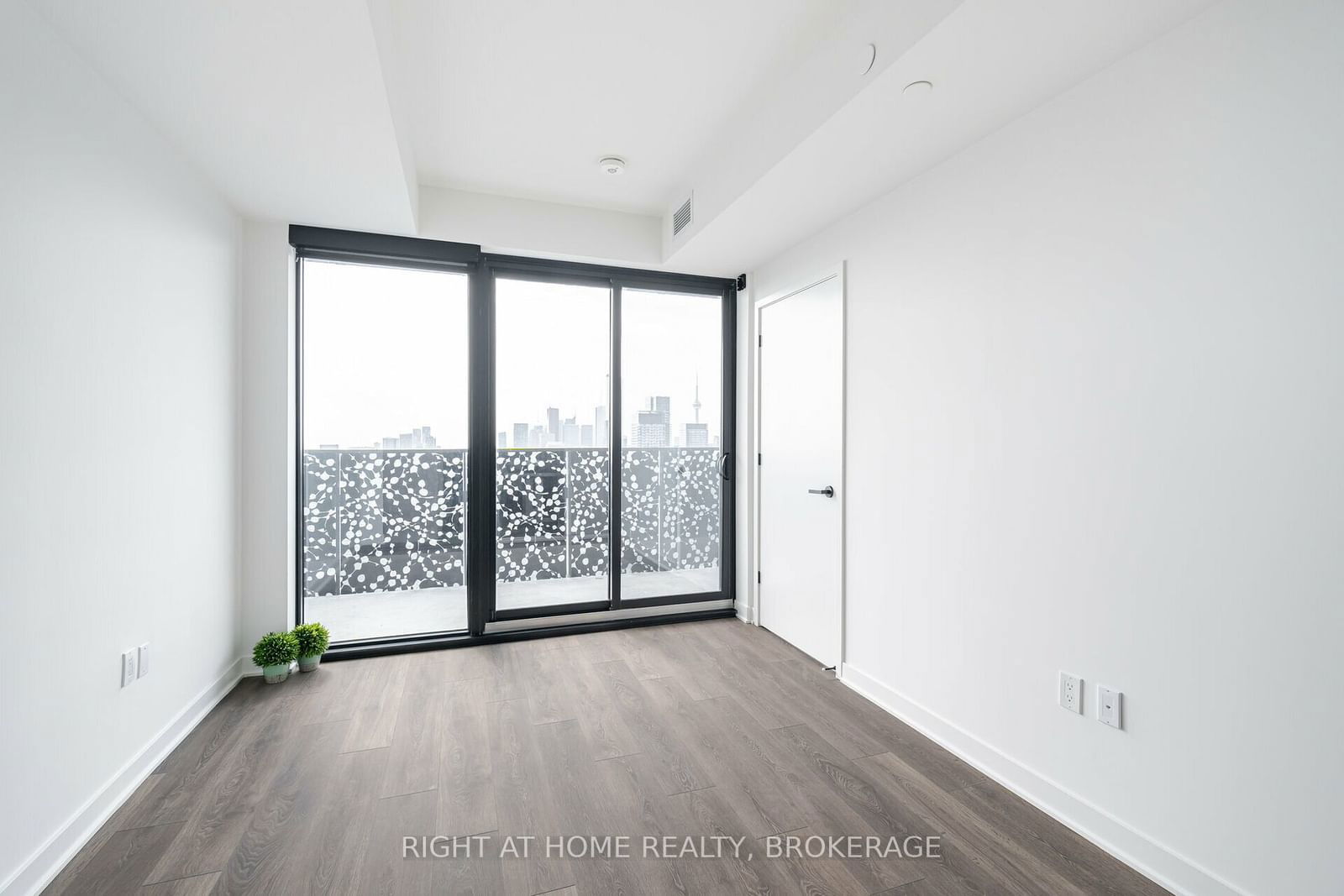 55 Charles St E, unit 4403 for rent