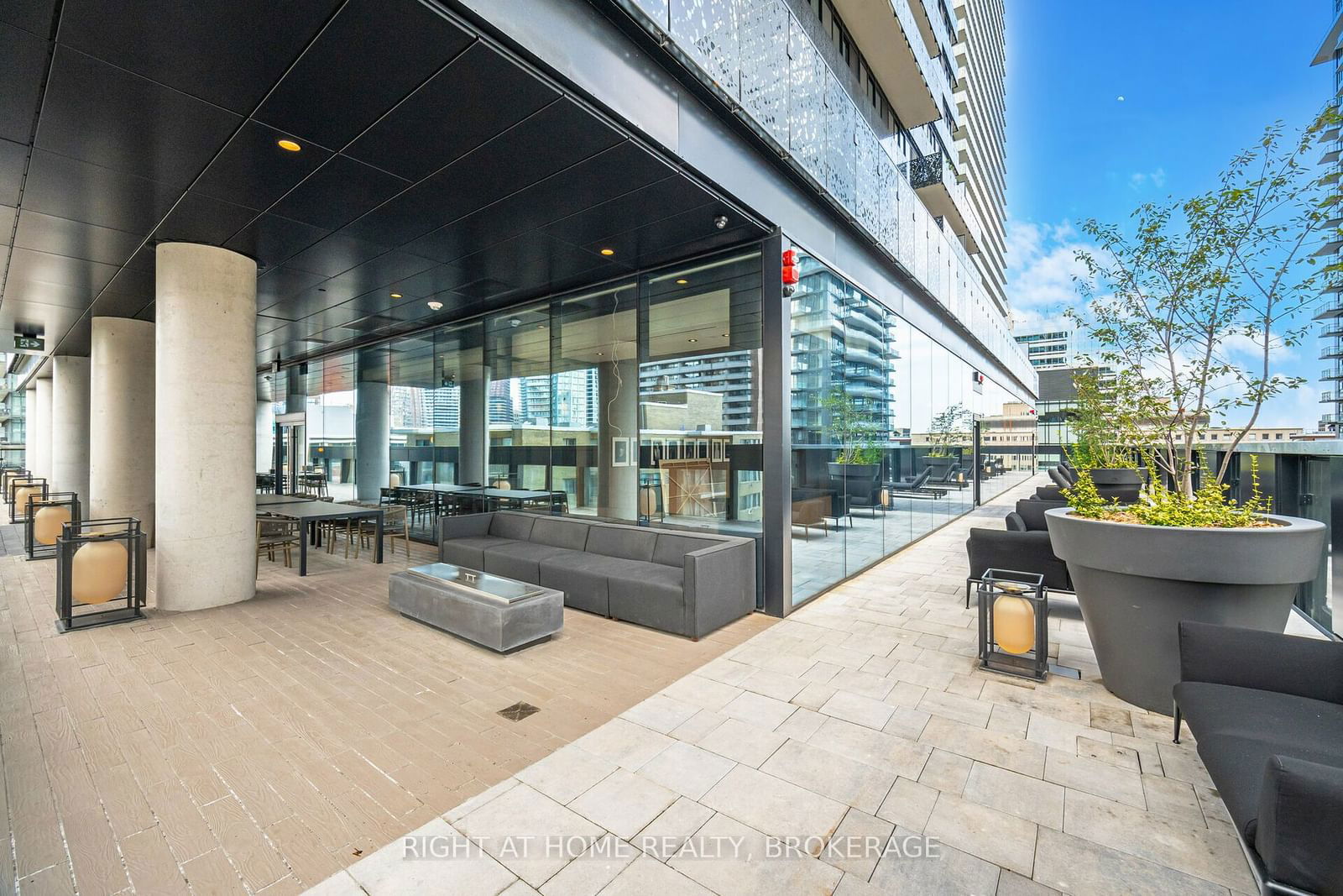 55 Charles St E, unit 4403 for rent - image #38