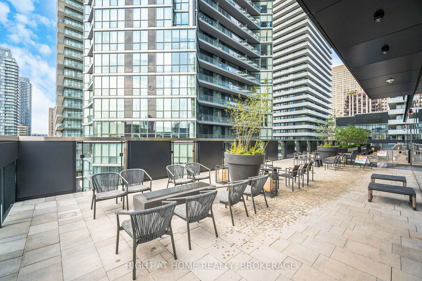 55 Charles St E, unit 4403 for rent - image #39