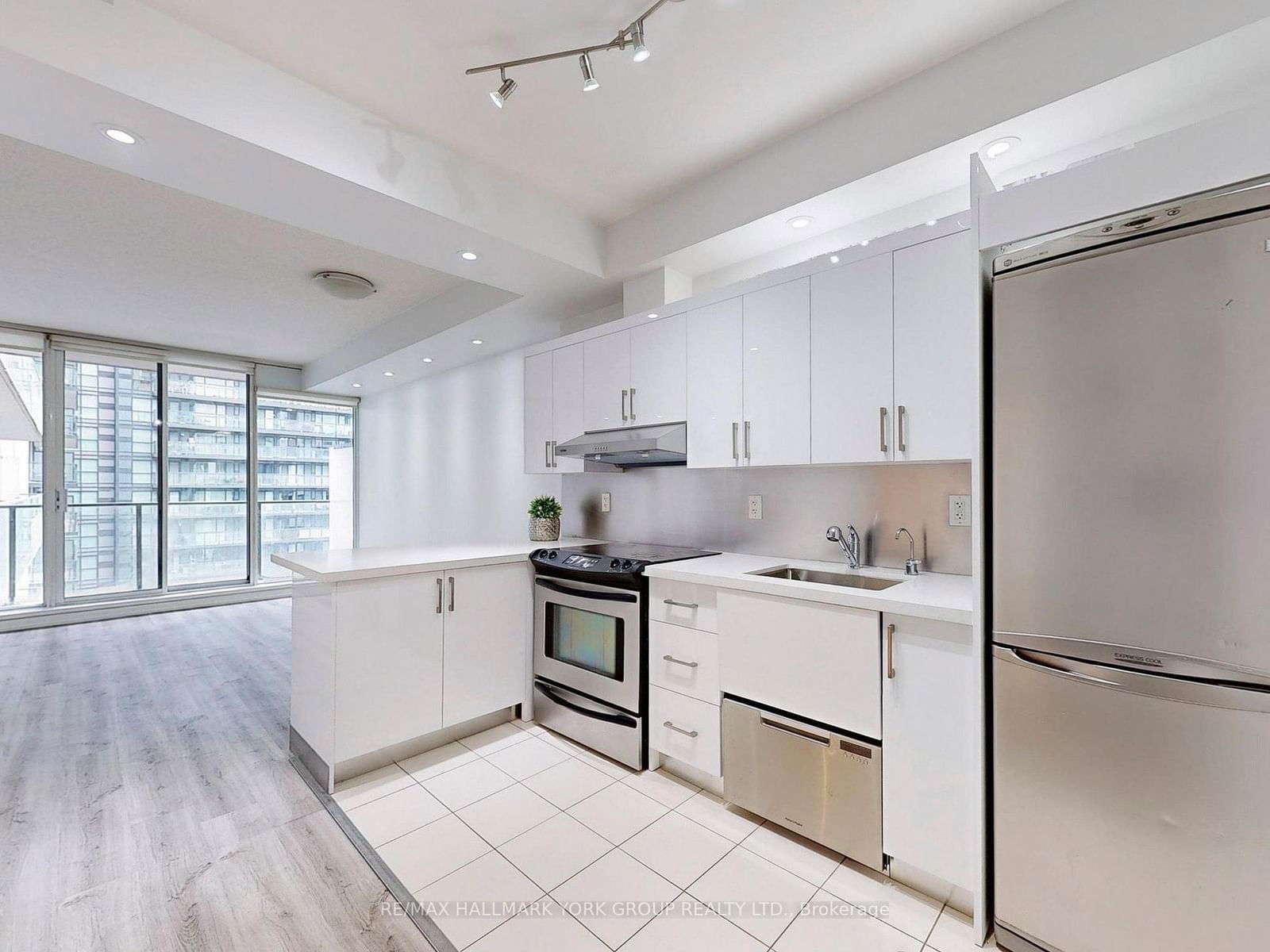 111 Elizabeth St, unit 1637 for sale - image #11