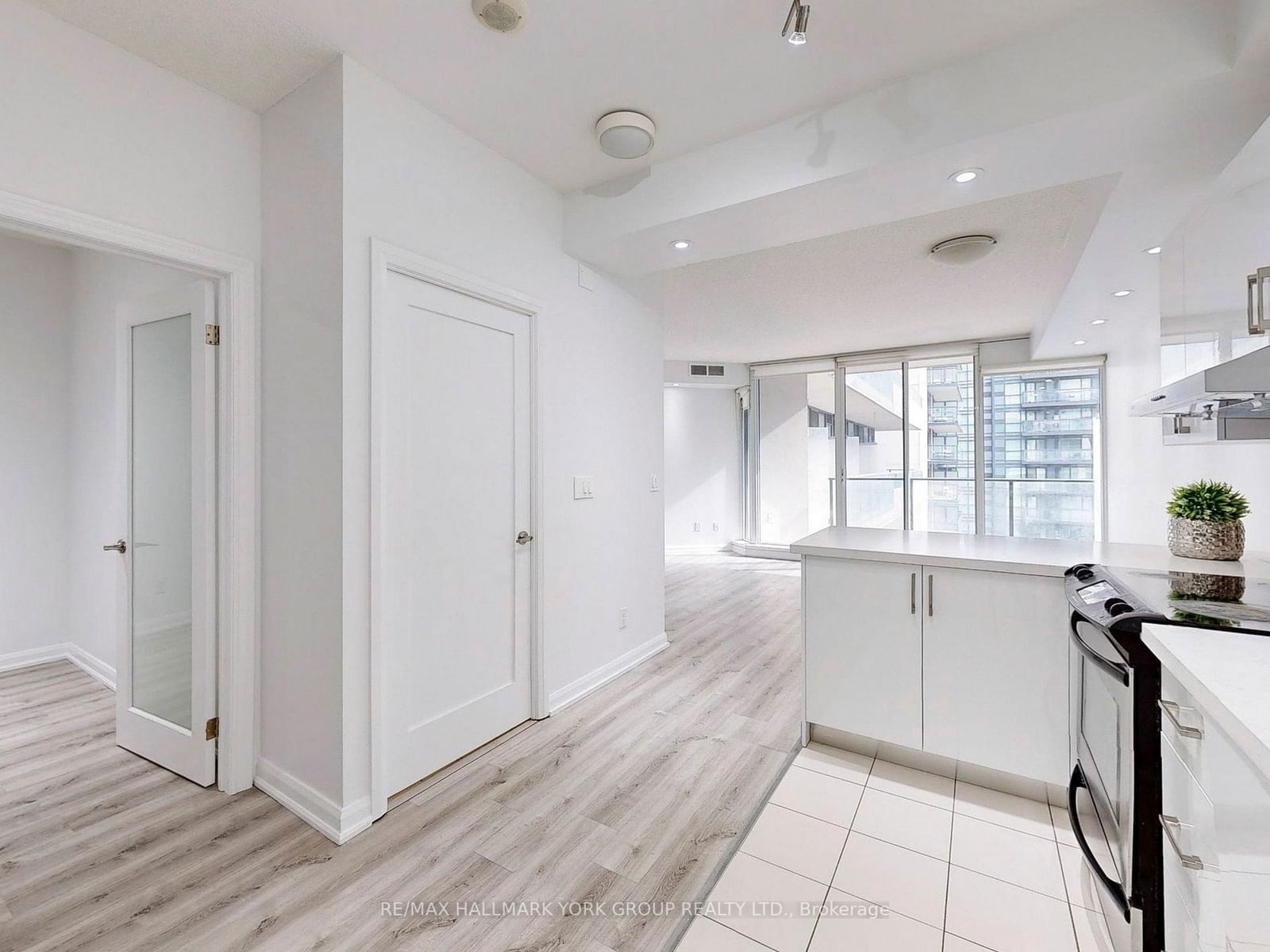 111 Elizabeth St, unit 1637 for sale - image #13