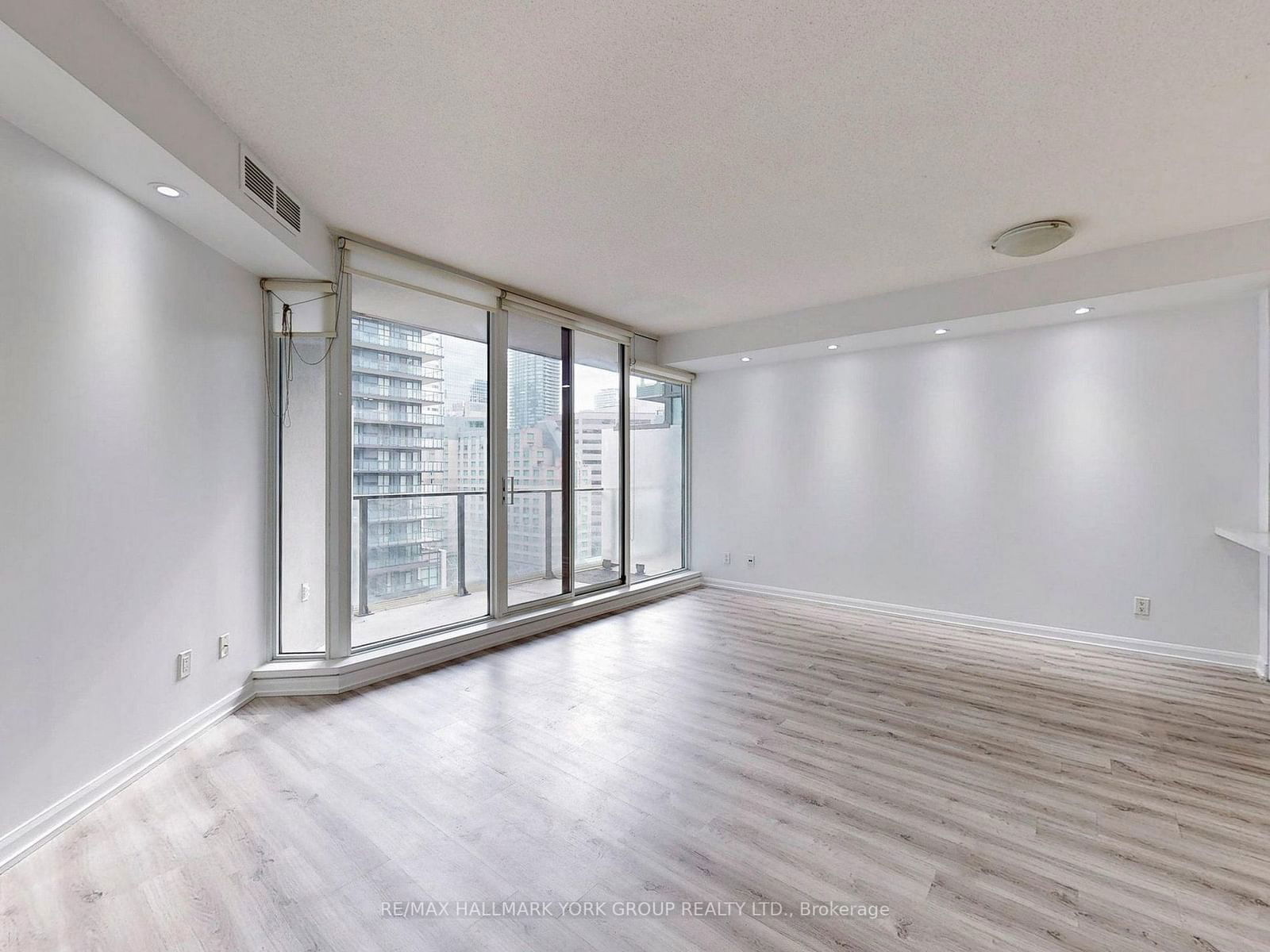 111 Elizabeth St, unit 1637 for sale - image #6