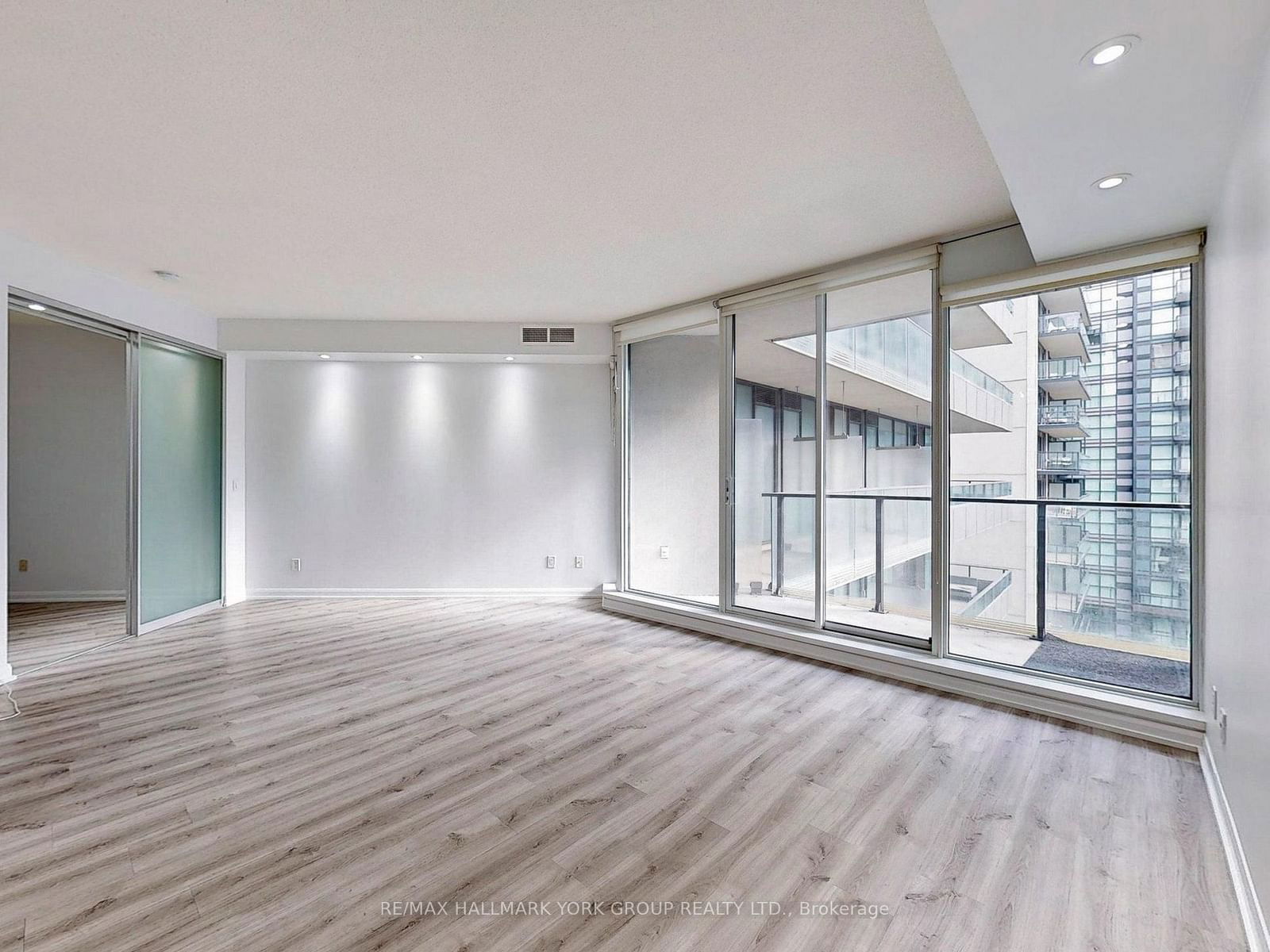 111 Elizabeth St, unit 1637 for rent - image #5