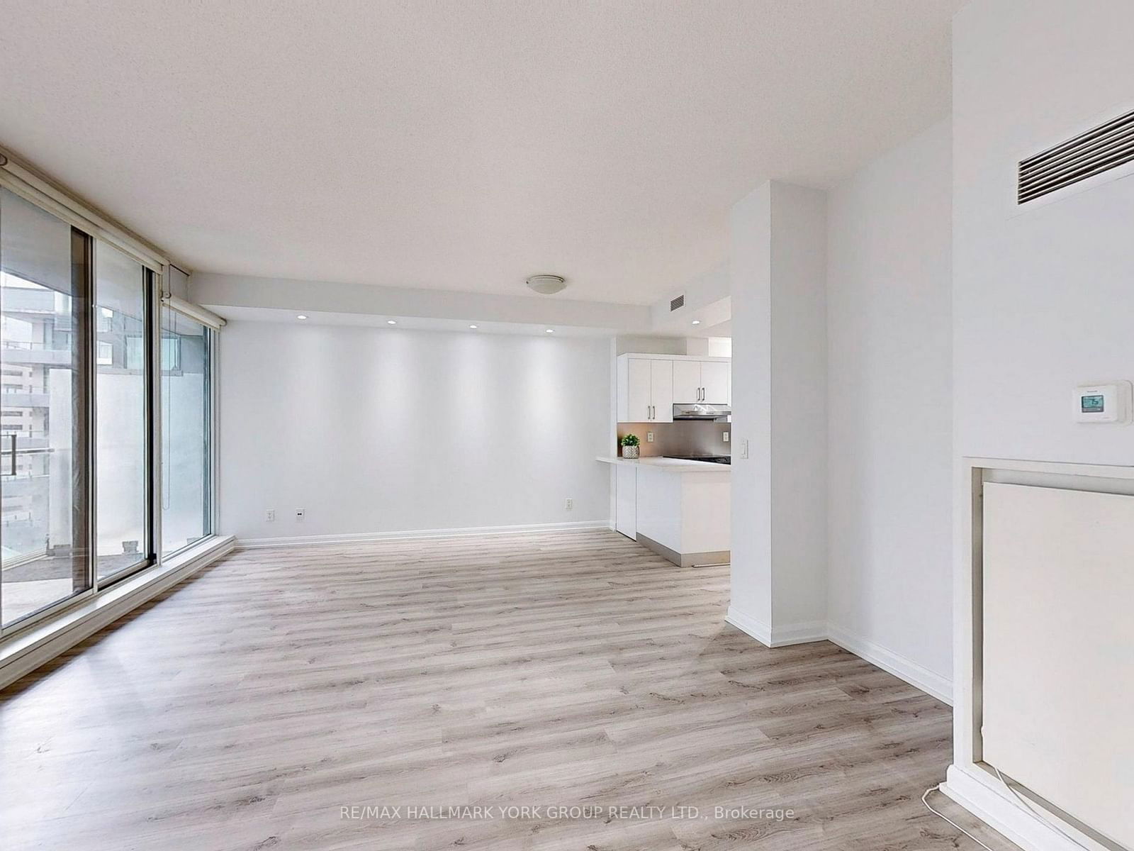 111 Elizabeth St, unit 1637 for rent - image #7