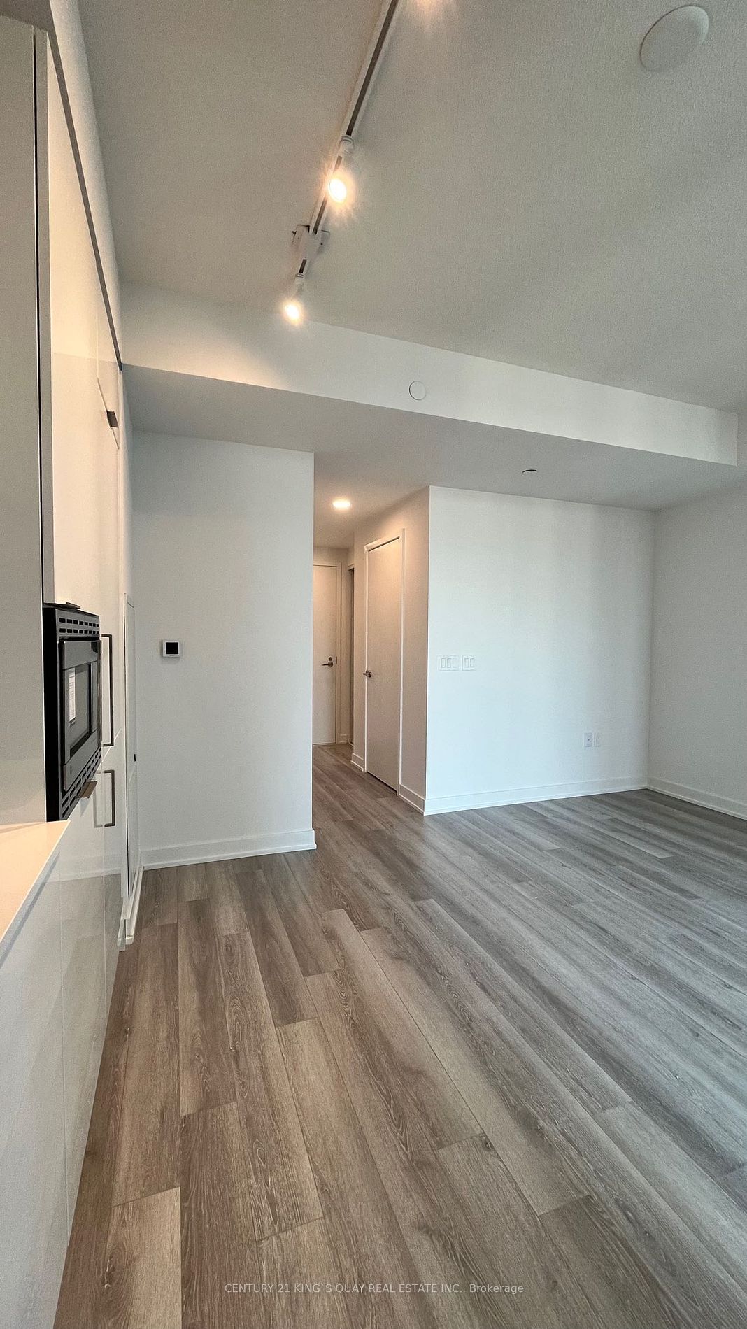 234 Simcoe St, unit 2403 for rent - image #5