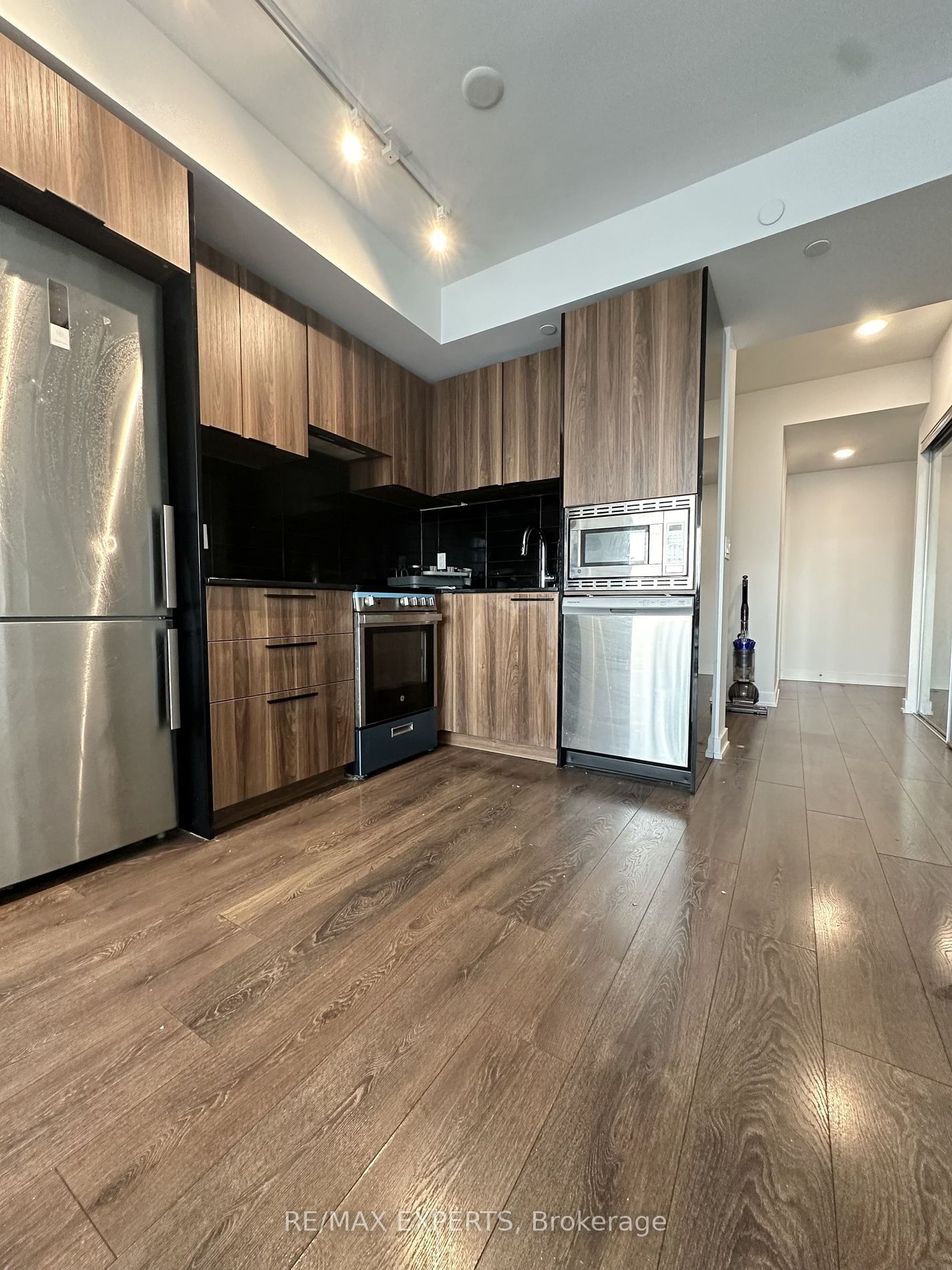 501 Yonge St, unit 3213 for sale - image #8