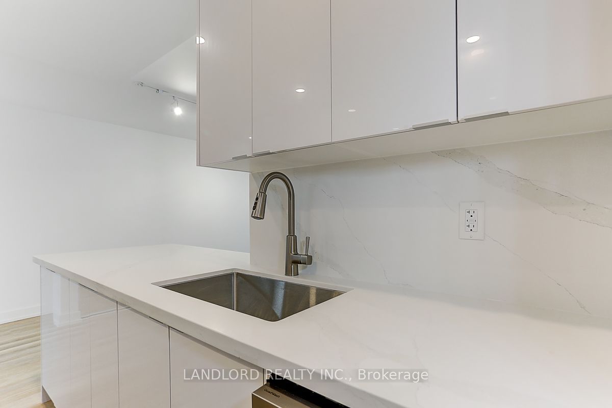 1001 Bay St, unit 1319 for rent - image #4