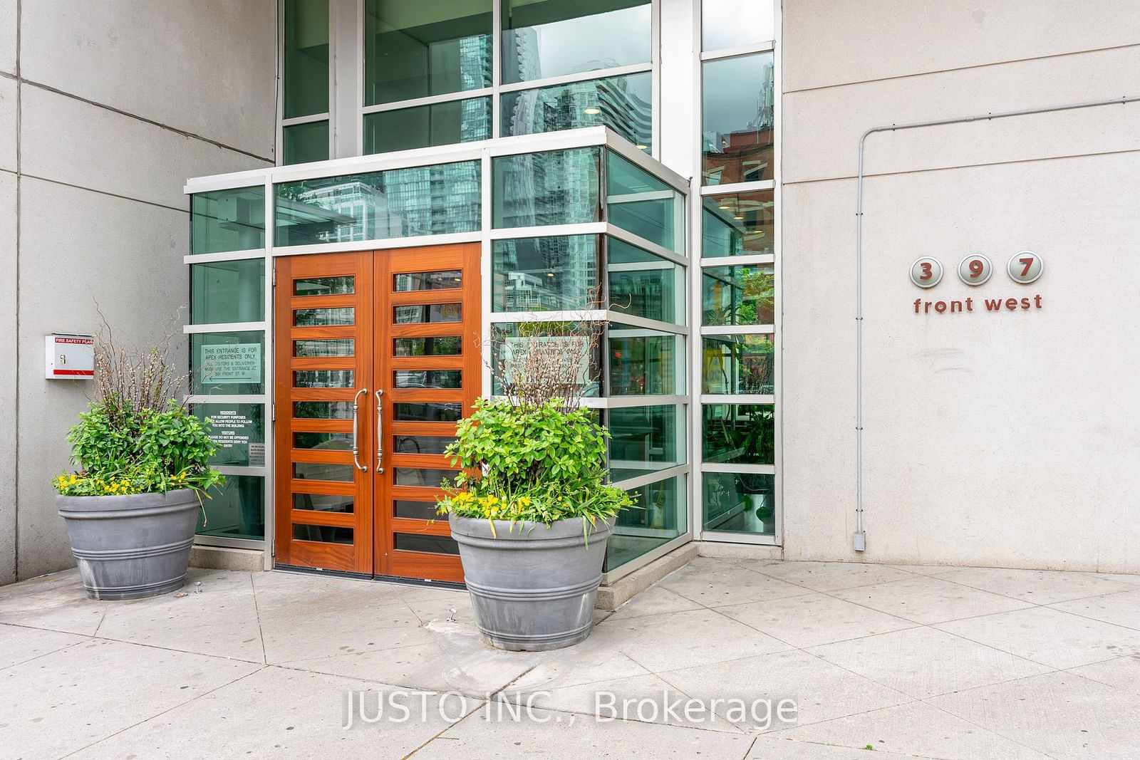 397 Front St W, unit 810 for sale