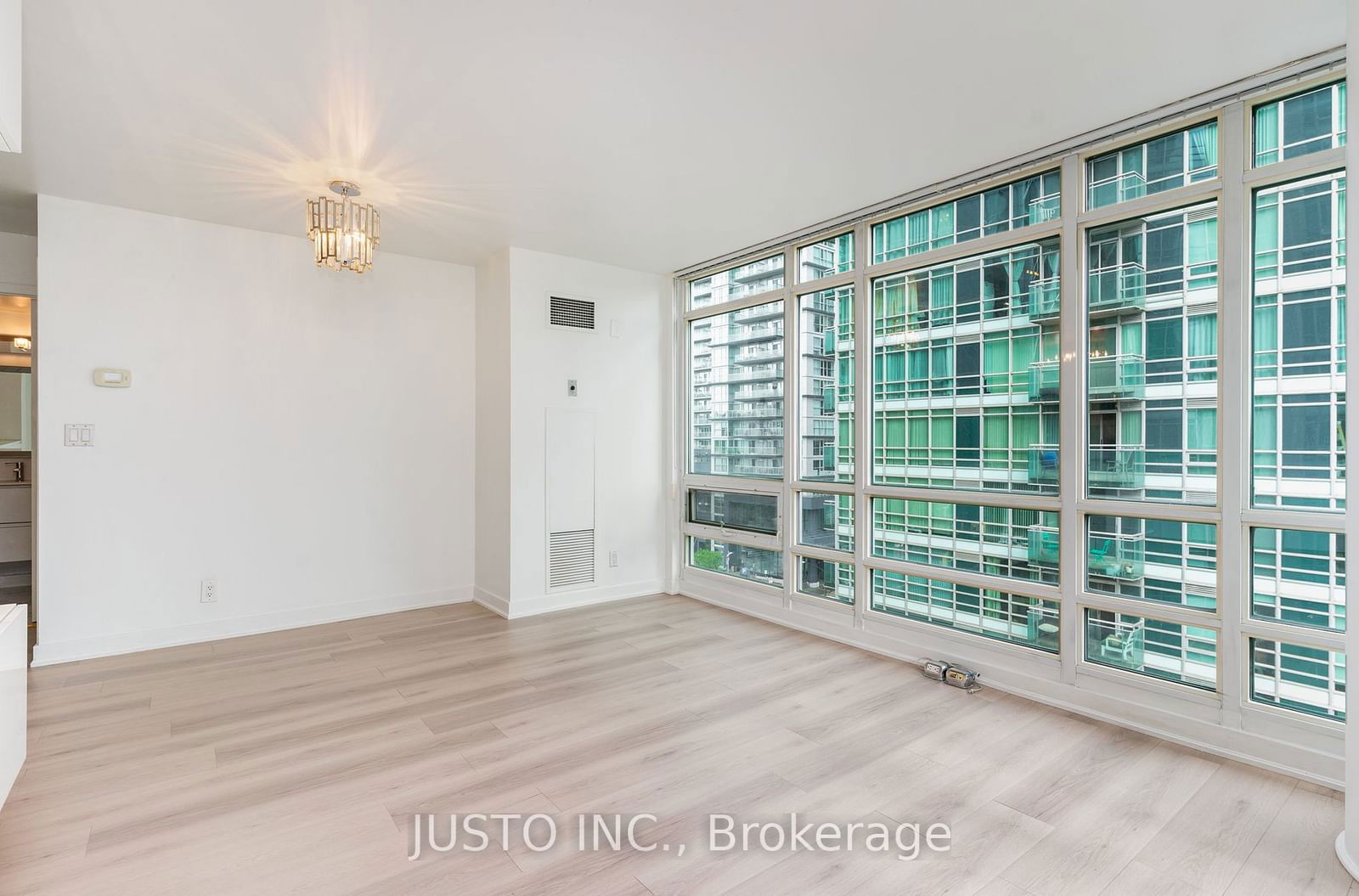 397 Front St W, unit 810 for sale - image #5