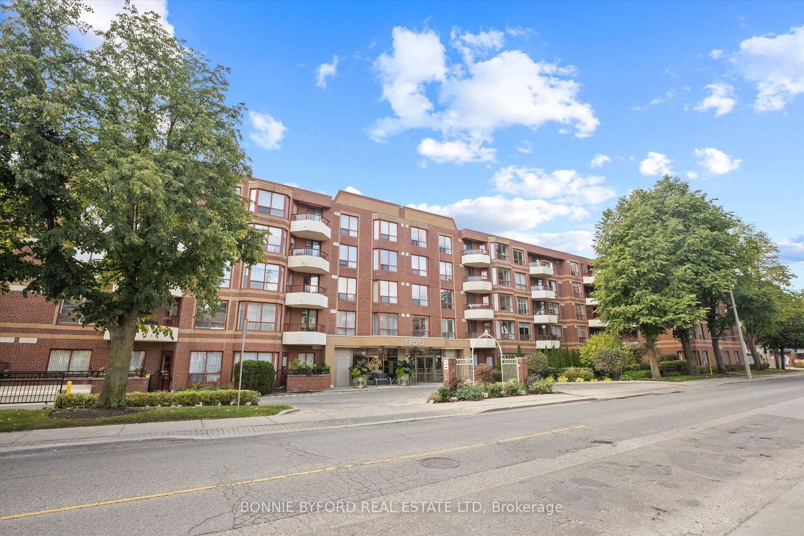 955 Millwood Rd, unit 115 for sale - image #1