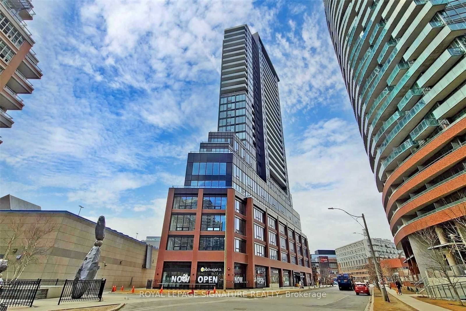 135 East Liberty St, unit 1802 for rent - image #2