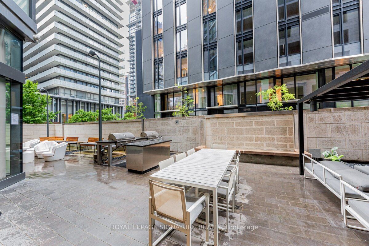 357 King St W, unit 3002 for rent - image #25