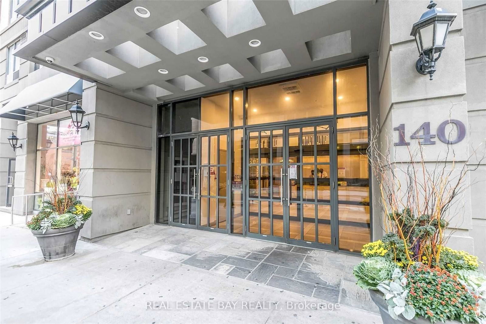 140 Simcoe St, unit 320 for rent - image #2