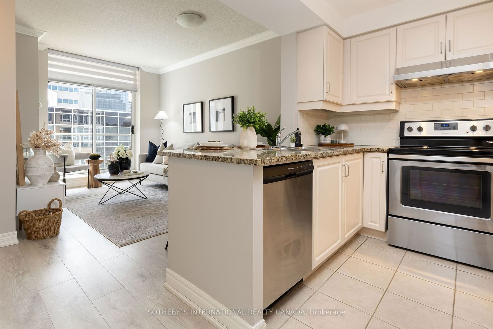 2 Edith Dr, unit 403 for sale - image #3