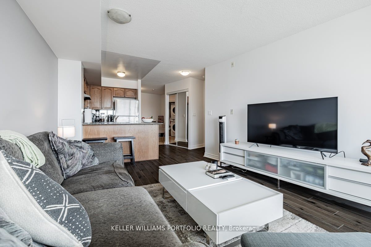 18 Valley Woods Rd, unit 404 for sale - image #5