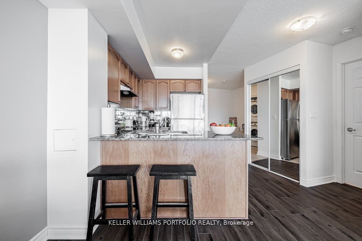 18 Valley Woods Rd, unit 404 for sale - image #8