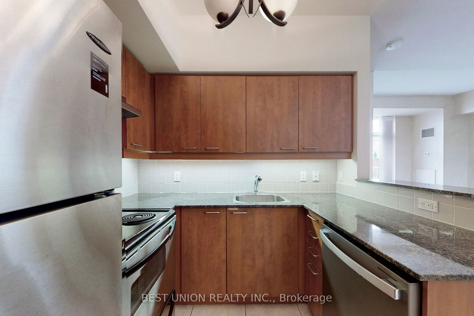 485 Rosewell Ave, unit 512 for sale - image #14