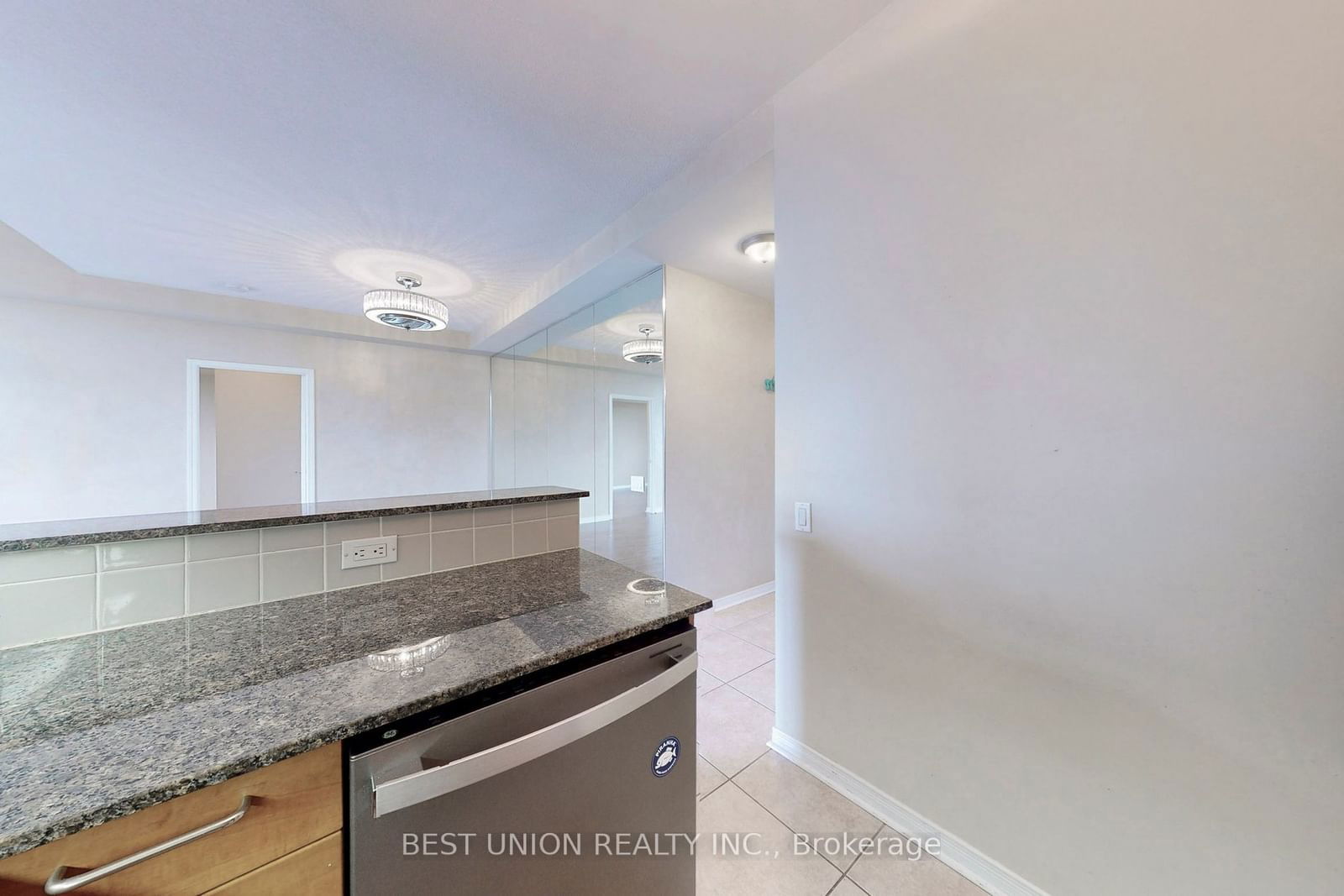 485 Rosewell Ave, unit 512 for sale