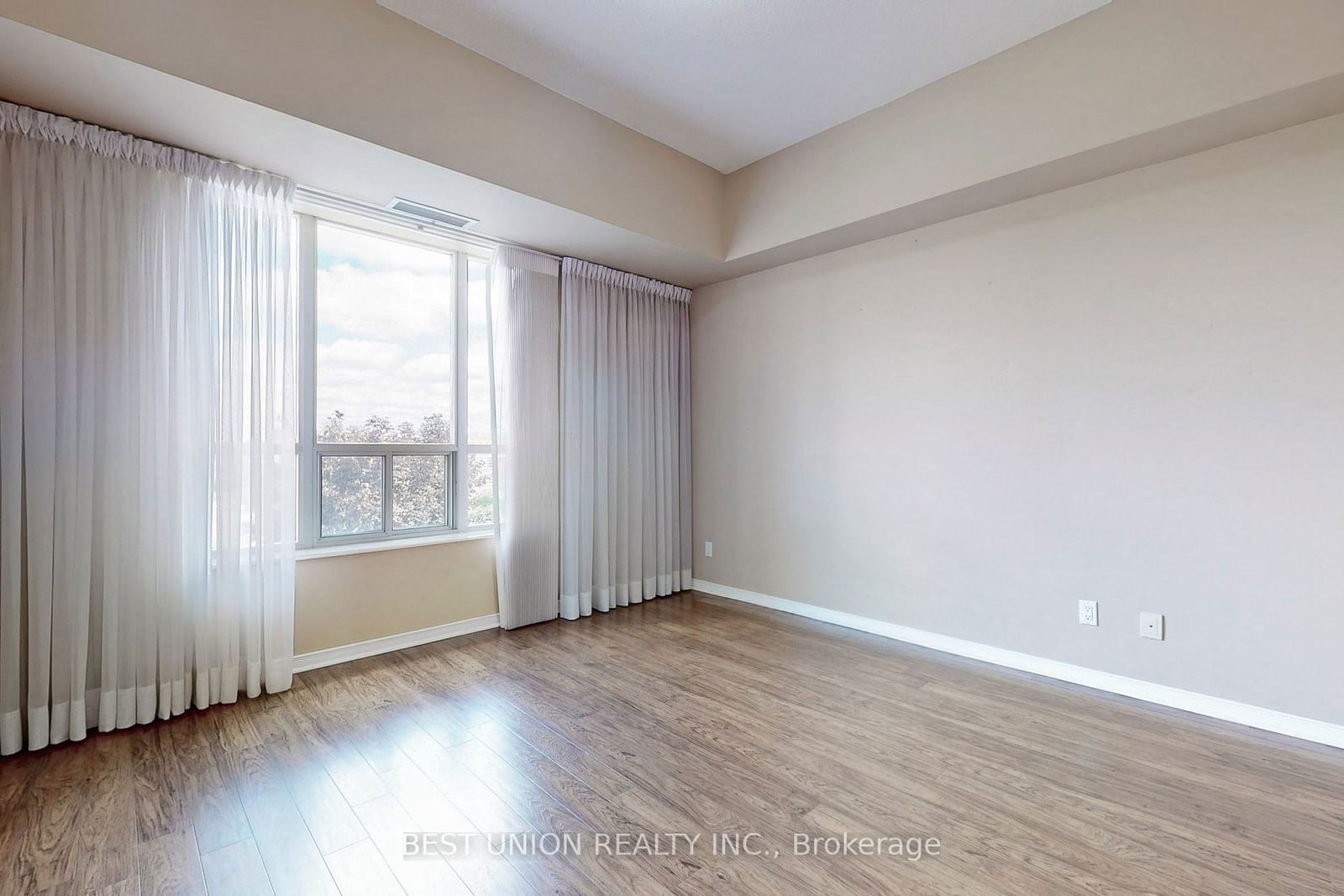 485 Rosewell Ave, unit 512 for sale - image #17