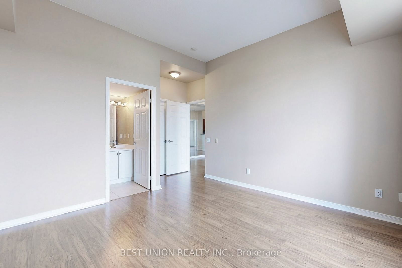 485 Rosewell Ave, unit 512 for sale - image #18